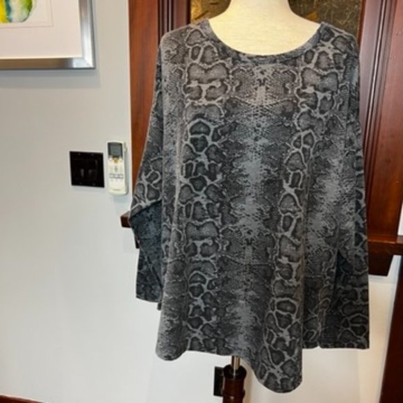 MIA Sport grey snakeskin print top SIze 2X EUC - Picture 2 of 7